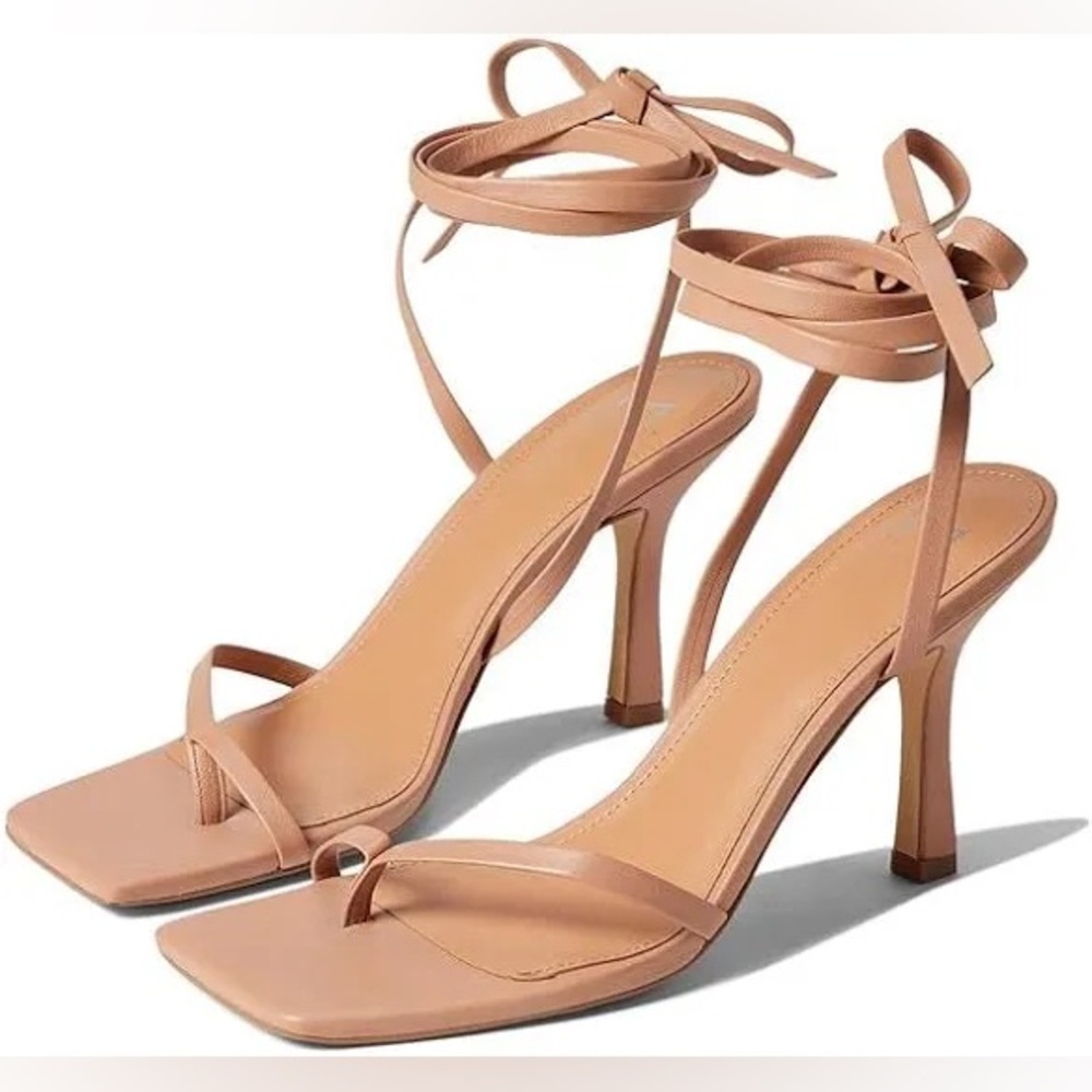 Marc Fisher LTD Dominic size 9.5 nude toe loop square toe heeled sandals